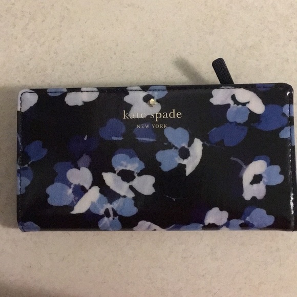 NWOT Kate Spade wallet - Picture 1 of 3